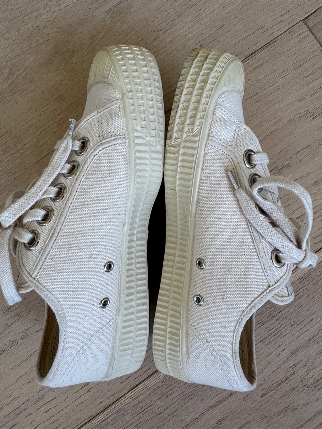 Novesta Natural Canvas Low-Top Sneakers In Off-White — image 5 of 7